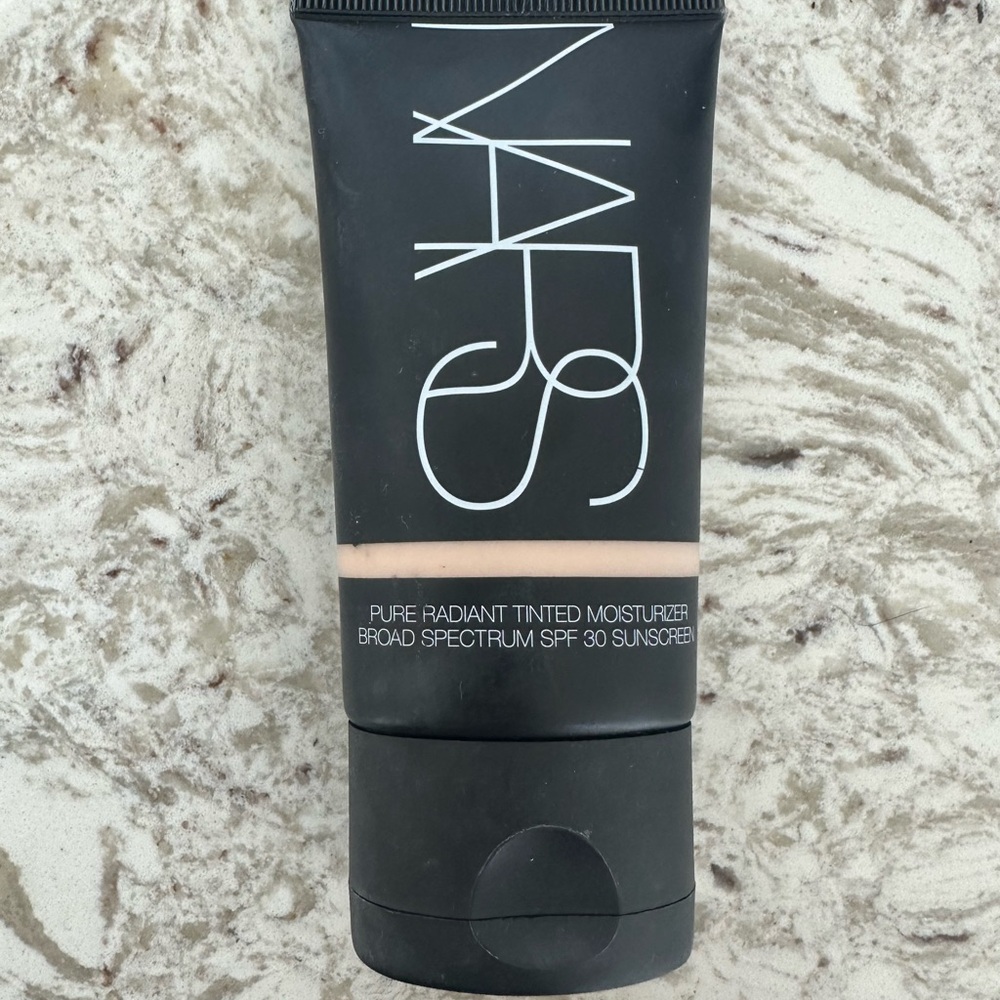 Finland 1 light tinted moisturizer by NARS